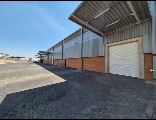 800M² WAREHOUSE TO LET IN LONGLAKE